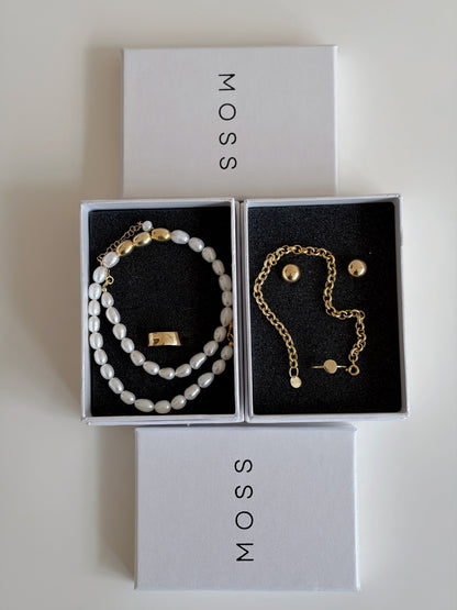 Curve Pearl Choker