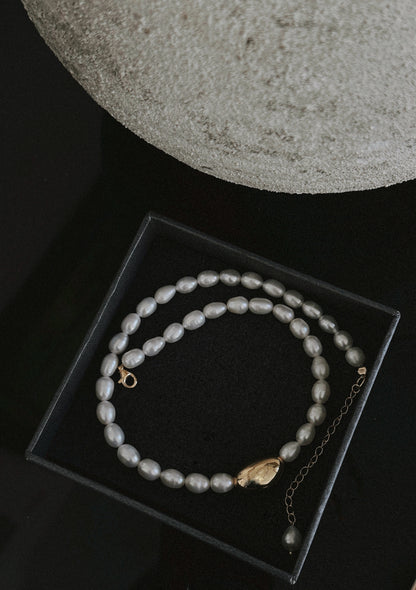 Curve Pearl Choker