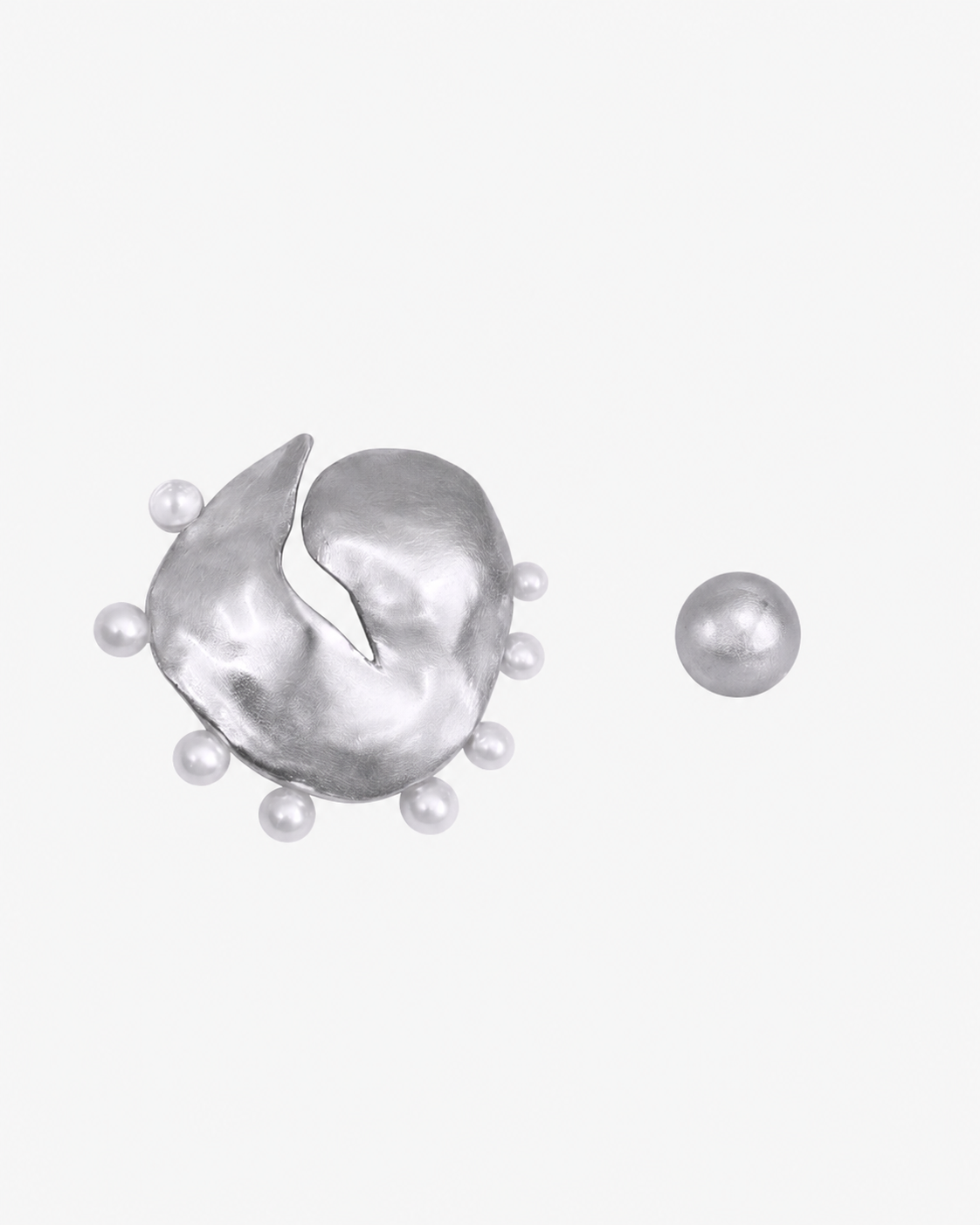 Luna Pearl Earrings